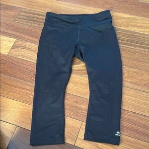 Skechers Black Leggings with Cropped Length and Wide Waistband
